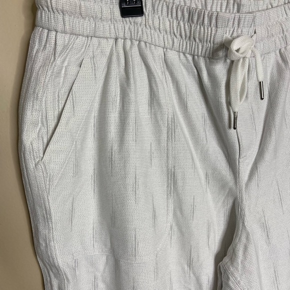 NWT Athleta Farallon Printed Jogger in Spliced Magic Veil Grey size 20 - Picture 5 of 9